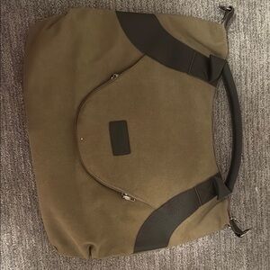 Green and Black Versatile Duffel Bag for Everyday Adventures